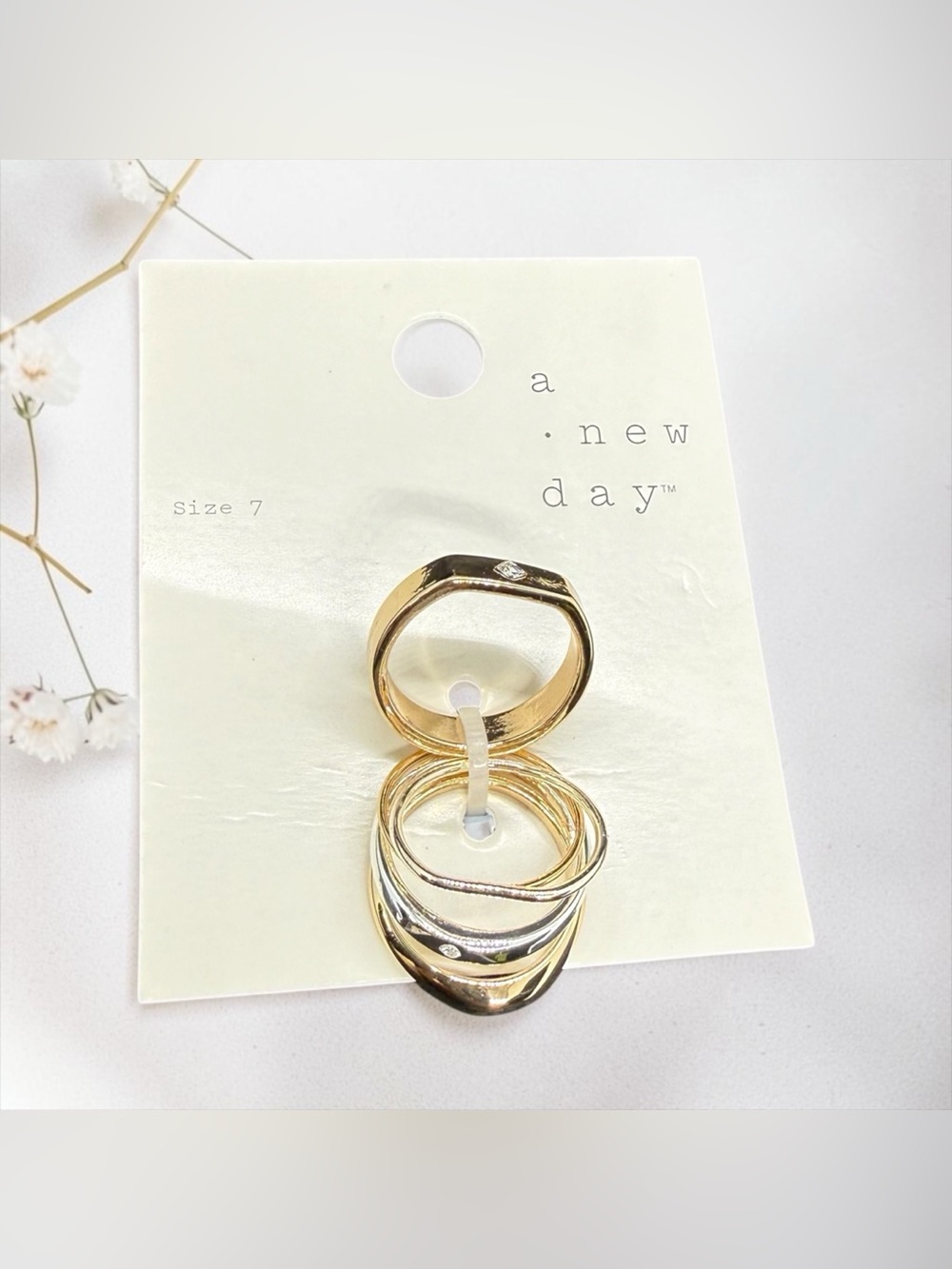 🏷️‼️5/$25🏷️‼️💛a new day💛Two-Tone Mixed Stackable Ring Set/NIP